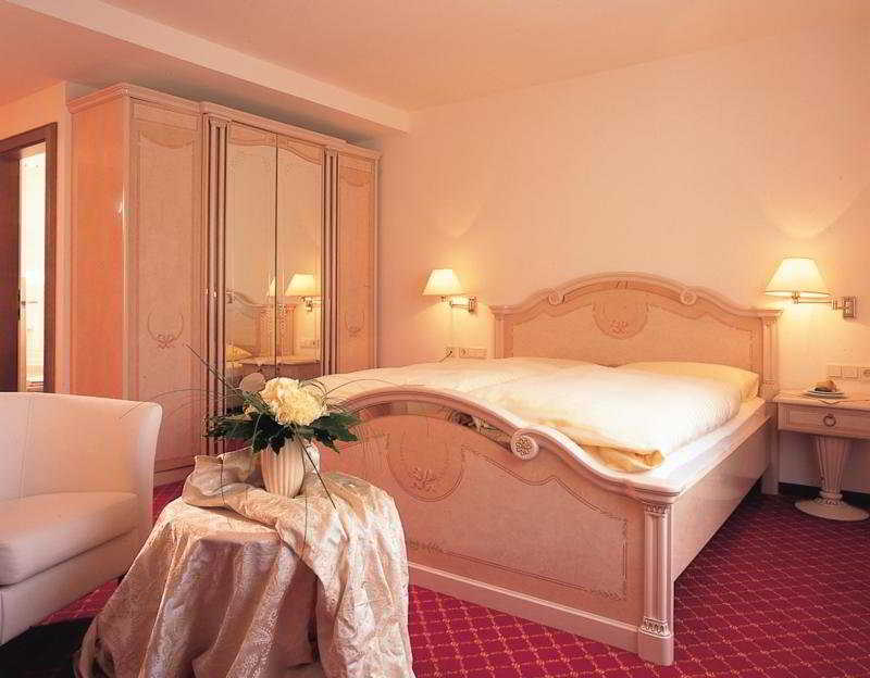 Hotel Schwarzer Adler Innsbruck Chambre photo